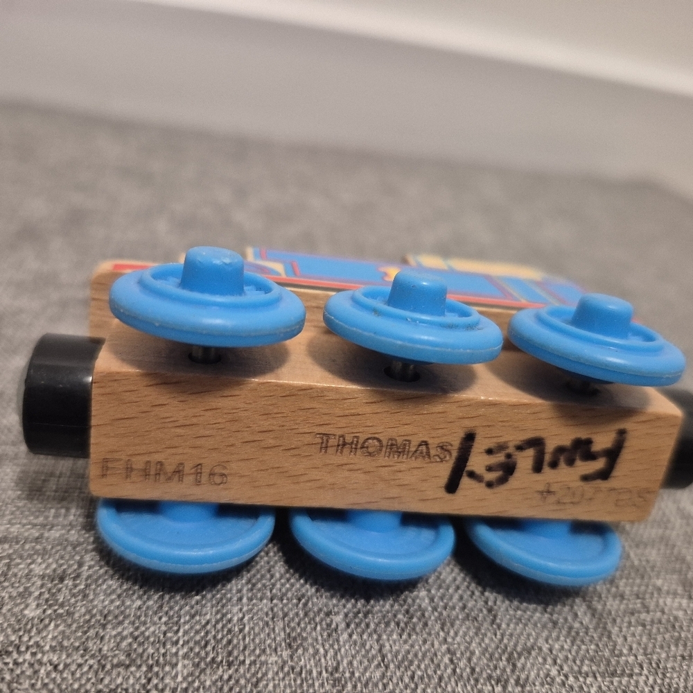 Thomas - Thomas the Train & Friends Wooden Train - Picture 3 of 3